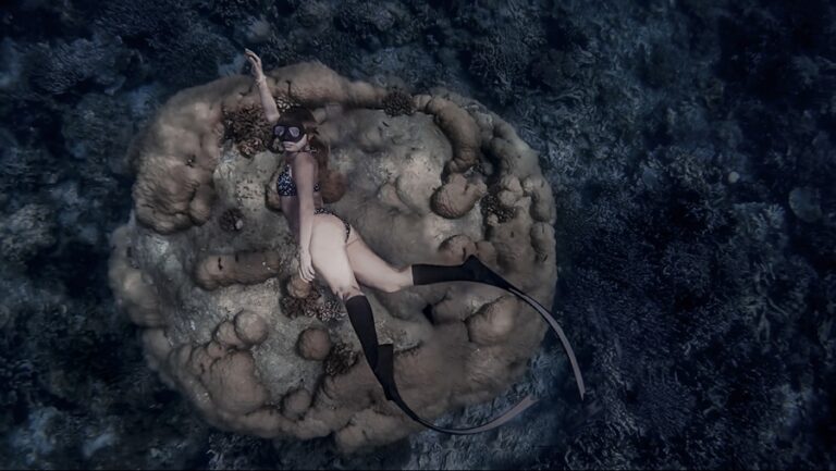 a-girl-freediving-Freediving-Tips-for-Beginners-to-Stay-Safe-and-Confident