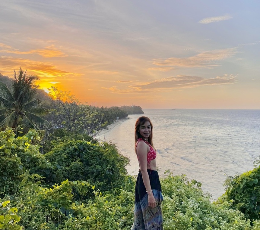 the-orange-mermaid-michelle-dano-new-solo-female-traveler-new-travel-hybrid-digital-nomad-Copy-1