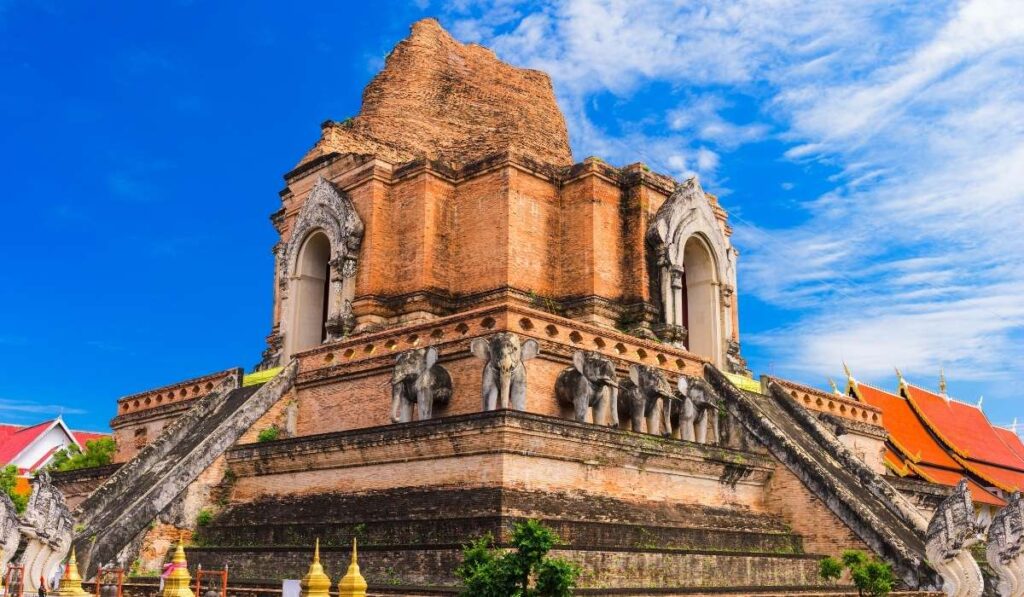 est-Things-to-Do-in-Chiang-Mai-solo-travel-guide-chiang-mai-most-iconic-temples